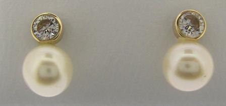 Classic 9ct Yellow Gold Freshwater Pearl & CZ Stud Earrings