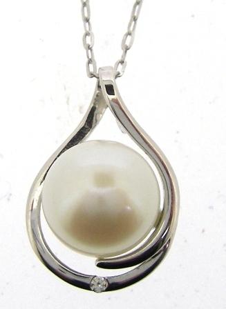 Vintage 9ct White Gold Fresh Water Pearl And Cubic Zirconia Pendant