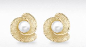 9ct Yellow Gold Fresh Water Pearl Flower Stud Earrings
