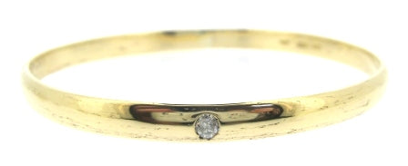 Vintage / Preowned Estate jewellery - The Vintage Collection - 9ct Yellow Gold Bangle With A Round Brilliant Diamond At The Center