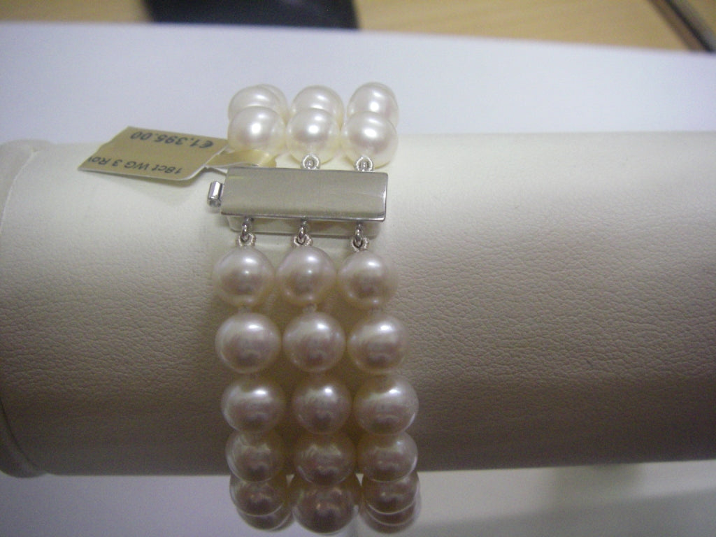 Triple Row Graduated Fresh Water Pearl Bracelet with 18ct White Gold Clasp