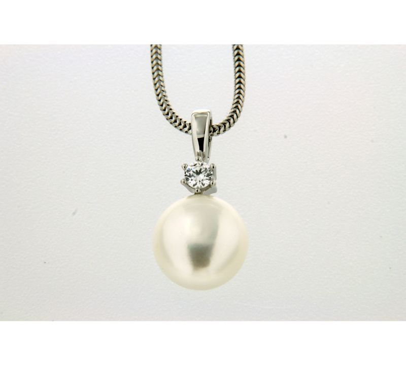 9ct White Gold Freshwater Pearl and Cubic Zirconia Pendant