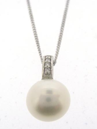 9ct White Gold Freshwater Pearl And Diamond Pendant