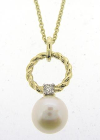 9ct Yellow Gold Pearl And Diamond Rope Circle Pendant