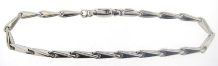 9ct White Gold Arrowhead Link Bracelet