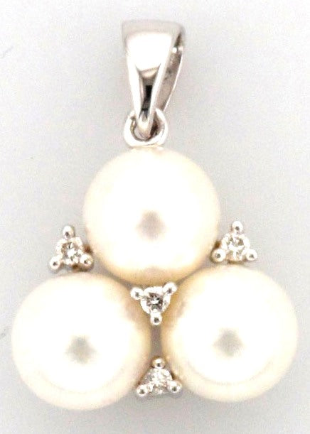 9ct White Gold Freshwater Pearl and Diamond Necklace