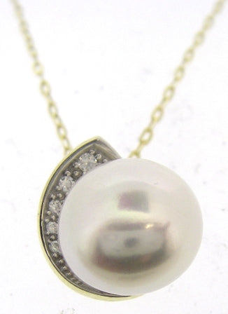9ct Yellow Gold Freshwater Pearl & Cubic Zirconia Pendant