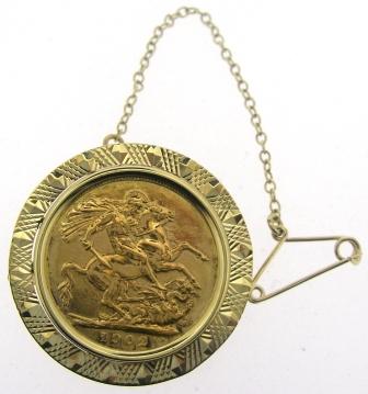 Vintage 9ct Yellow Gold Full Sovereign Brooch With 22ct Gold 1902 King Edward V11 Full Sovereign Coin, And Safety Chain