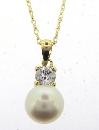 9ct Yellow Gold Freshwater Pearl & Cubic Zirconia Pendant
